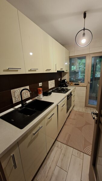 Iasi, Podu Ros, apartament 2 camere complet renovat, 53 mp, etaj 1/10