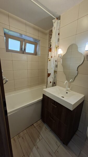 Iasi, Podu Ros, apartament 2 camere complet renovat, 53 mp, etaj 1/10