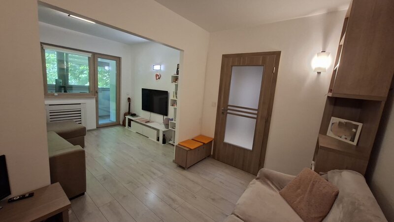 Iasi, Podu Ros, apartament 2 camere complet renovat, 53 mp, etaj 1/10